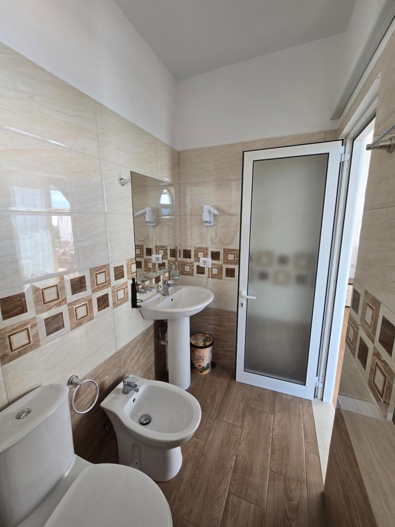 Blue Amr Hotel Shkallnur ภายนอก รูปภาพ