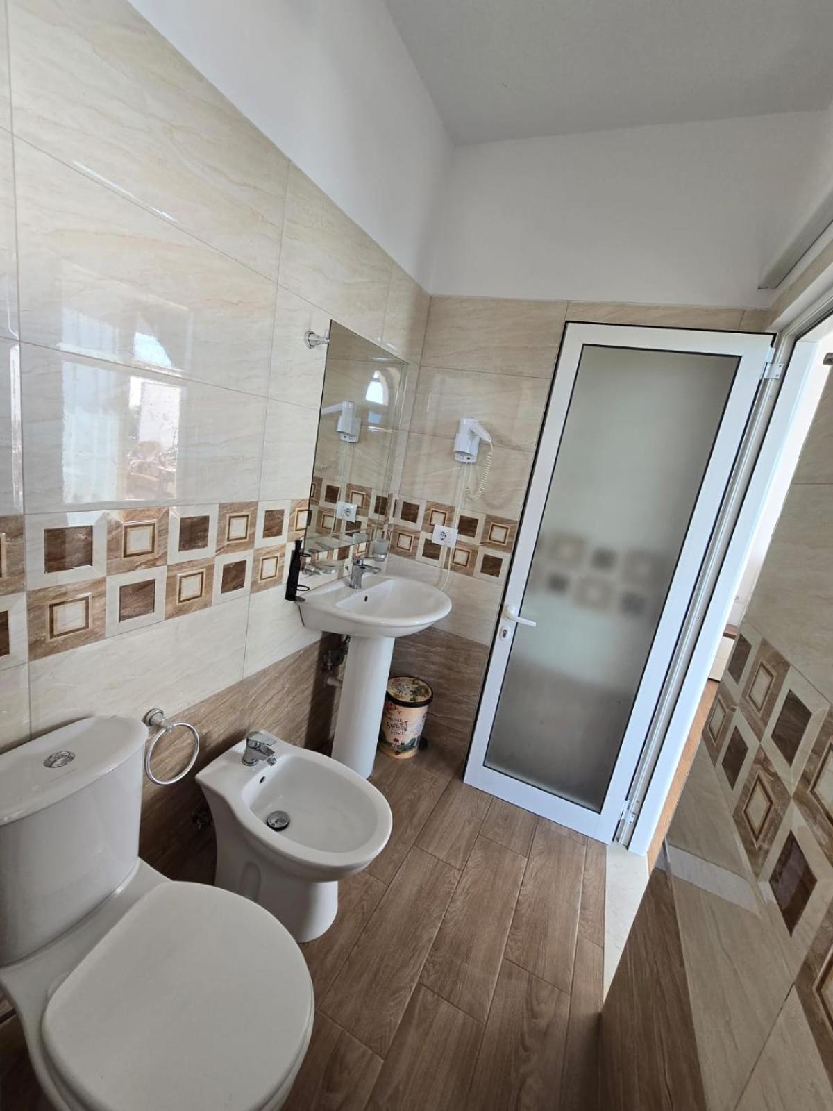 Blue Amr Hotel Shkallnur ภายนอก รูปภาพ